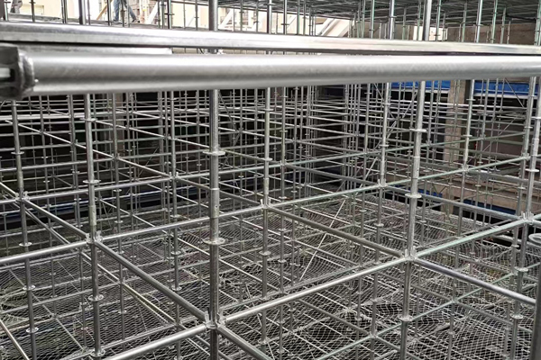 沈阳脚手架中上下通道的搭建：独立还是共用？安全与效率的权衡